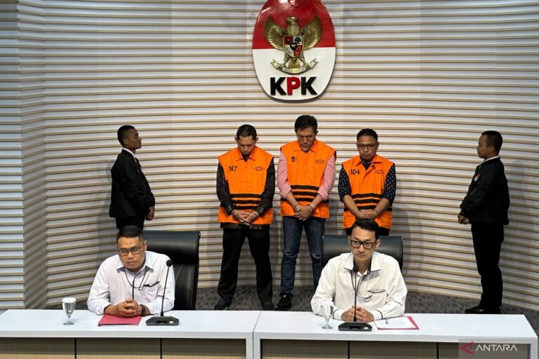 KPK publikasikan nama 3 tersangka baru dalam kasus RSUD Koltim, langsung dijebloskan
