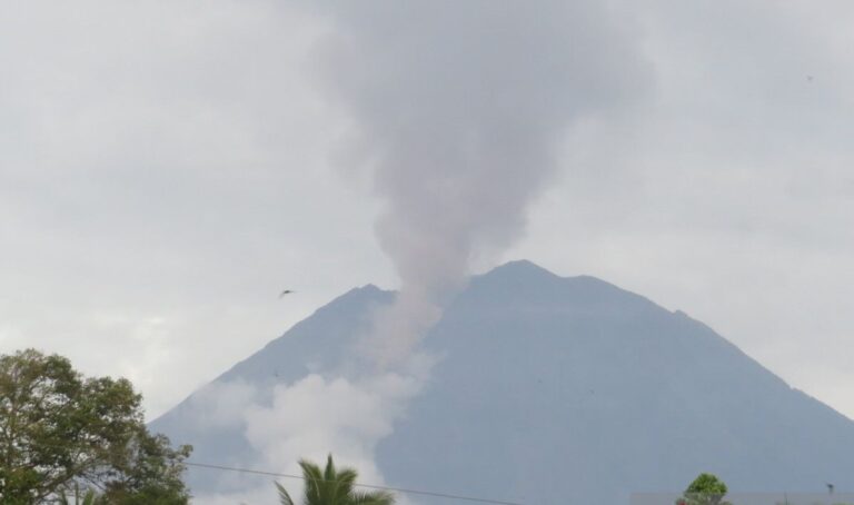 Gunung Semeru alami 45 gempa erupsi selama enam jam