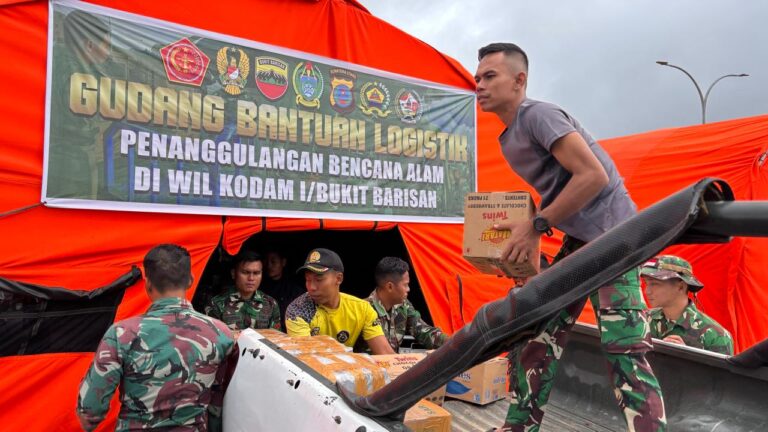 Kolaborasi Satgas Gulbencal TNI, Logistik Tiba Aman di Parombunan